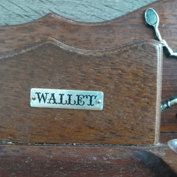 Vintage Wooden Wallet and Eye Glasses Stand Tennis Serve  Brown - Picture 5 of 6